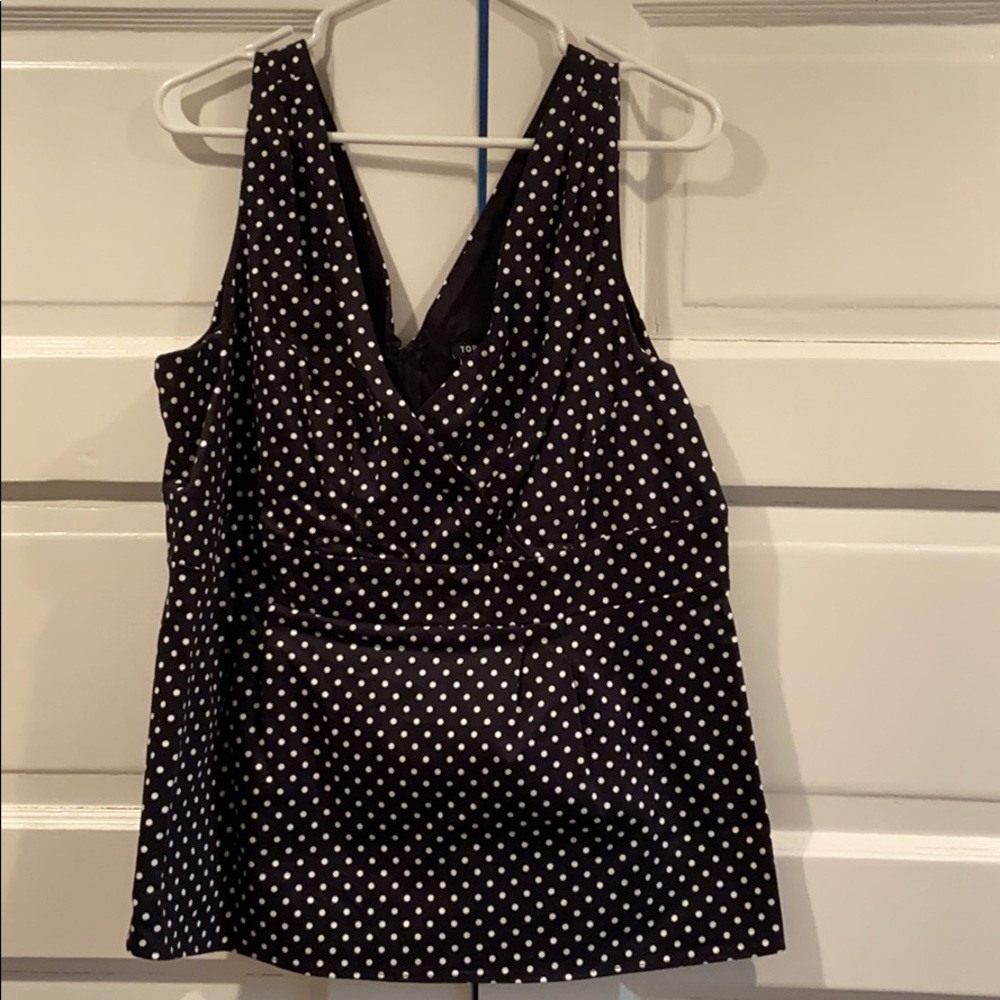 Polka dot V neck sleeveless shell